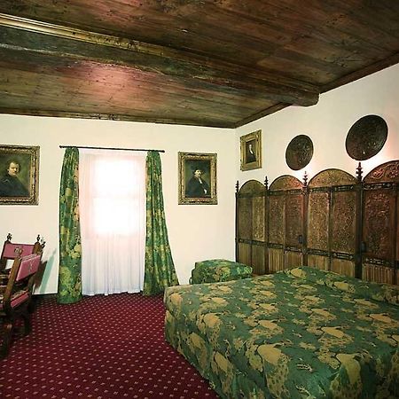 فندق Castello Di Pavone Pavone Canavese المظهر الخارجي الصورة