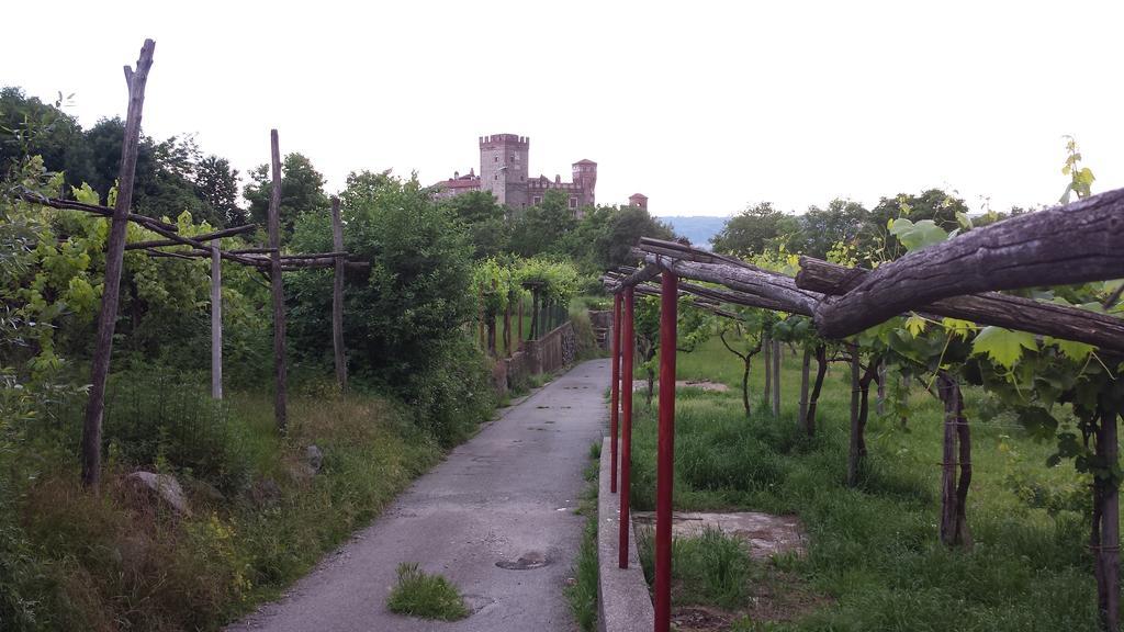 فندق Castello Di Pavone Pavone Canavese المظهر الخارجي الصورة