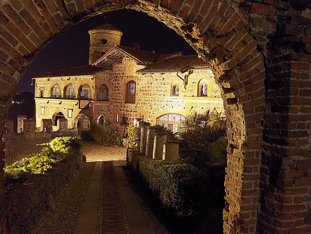 فندق Castello Di Pavone Pavone Canavese المظهر الخارجي الصورة