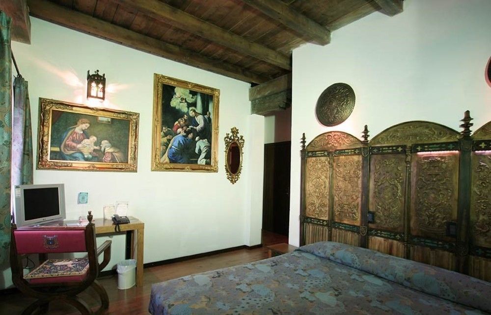 فندق Castello Di Pavone Pavone Canavese المظهر الخارجي الصورة