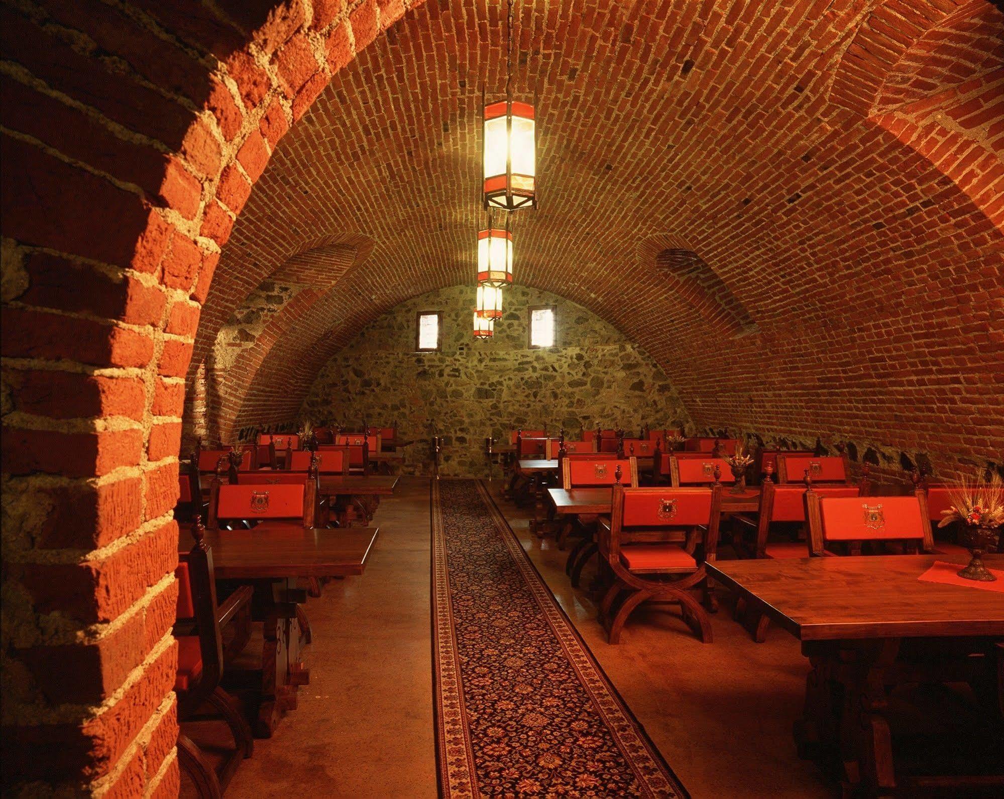 فندق Castello Di Pavone Pavone Canavese المظهر الخارجي الصورة