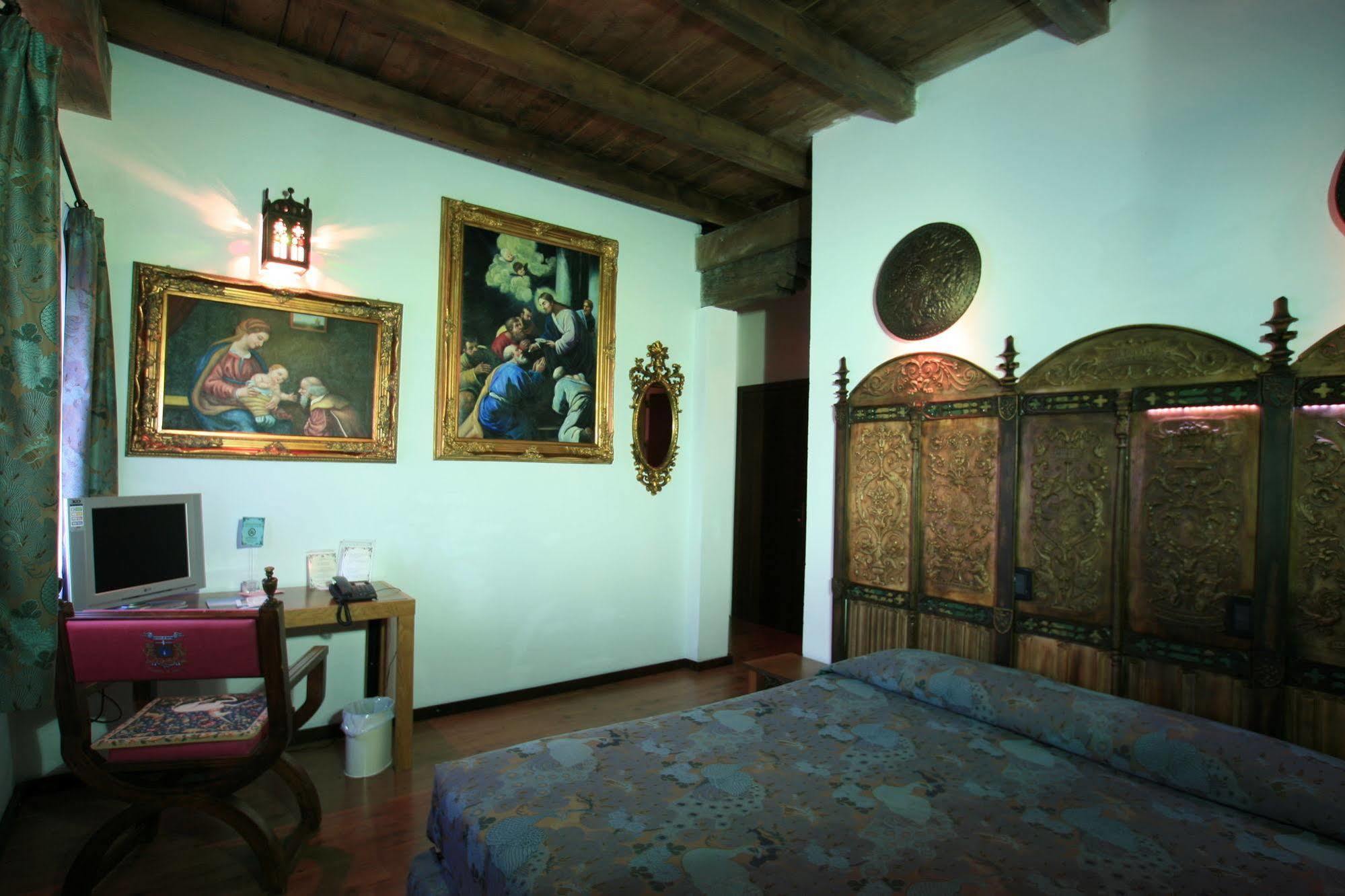 فندق Castello Di Pavone Pavone Canavese المظهر الخارجي الصورة