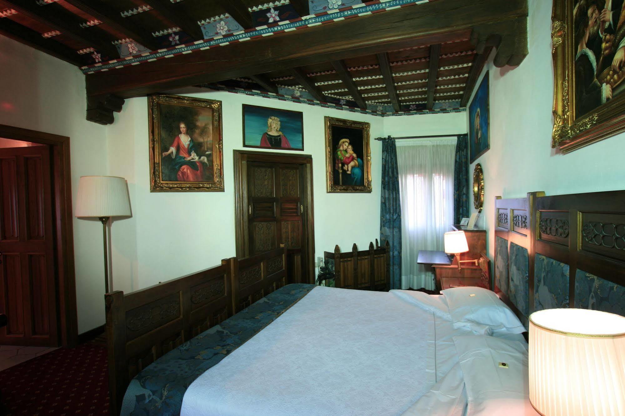 فندق Castello Di Pavone Pavone Canavese المظهر الخارجي الصورة