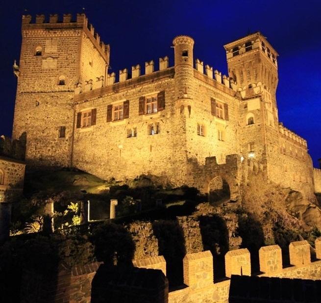 فندق Castello Di Pavone Pavone Canavese المظهر الخارجي الصورة